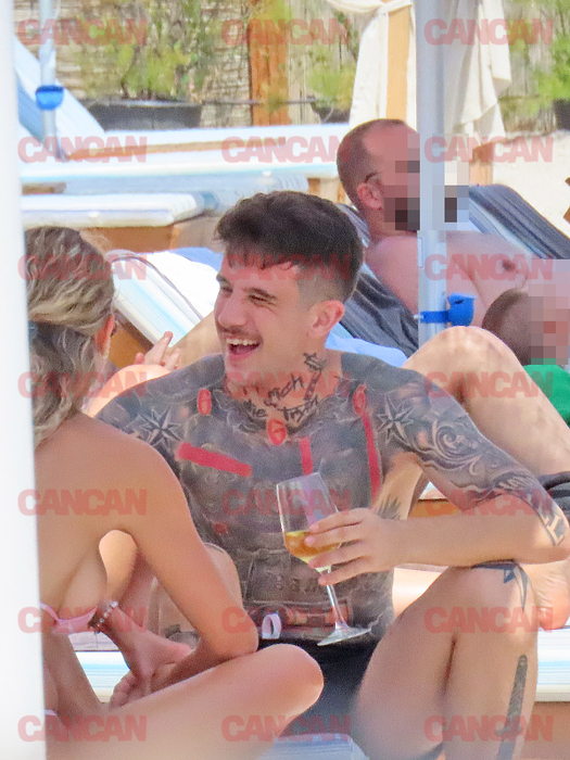 MGK și fiului celebrului manelist, Vali Vijelie, au petrecut clipe splendide la mare