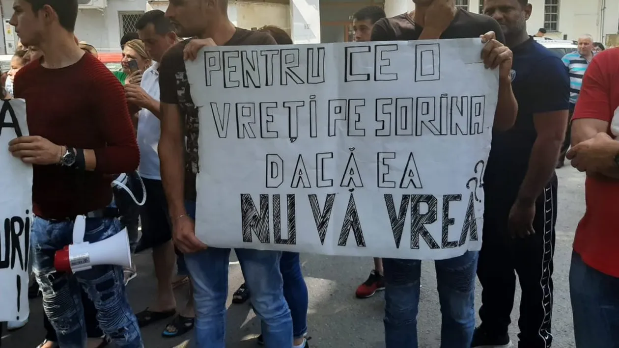 Proteste în Craiova, pentru fetița din Baia de Aramă: Sorina noi vom lupta, traficanţii nu te ia
