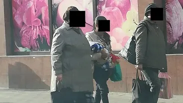 O mamă care cerşeşte cu bebeluşul în braţe, amendată de şase ori de poliţiştii locali