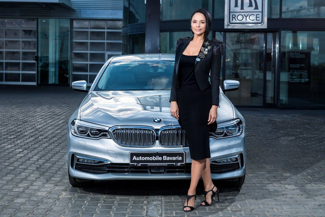 Andreea Marin, cadou de 60.000 de euro de Florii! „Culoarea roşie ca focul se potriveşte cu personalitatea şi energia mea”