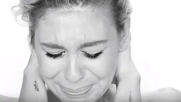 Sore plânge în hohote în noul ei videoclip