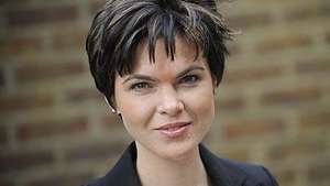 Tupeul incredibil al unei romance! Ramasa somera, i-a dat in judecata pe Regina Angliei si pe Obama!