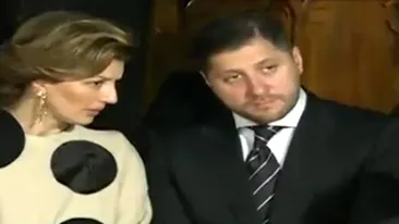 Ioana Băsescu a venit la botez insotita de noul iubit! Prima aparitie publica a fiicei presedintelui, alaturi de Radu Pricop