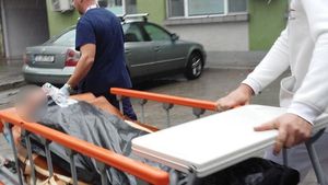 O tânără din Iaşi şi-a injectat antigel în fese de Dragobete pentru a se sinucide!