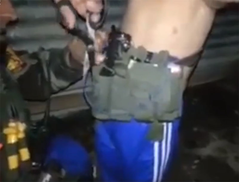 Video incredibil. Un copil de 7 ani purta asupra lui o bombă, iar un soldat din Irak a…