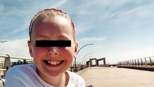 O fetiță de 9 ani a murit în timpul vacanței cu cortul și poliția îl acuză pe tatăl ei. Ce detaliu le-a atras atenția martorilor