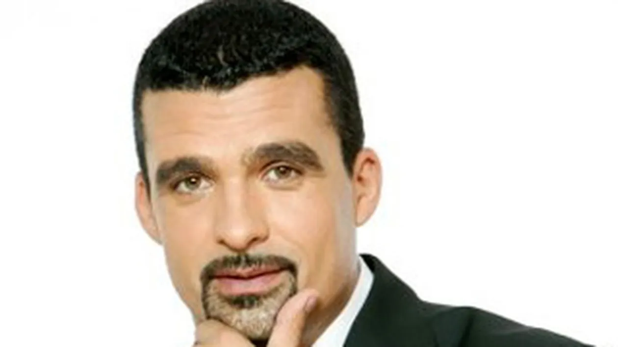 Aurelian Temisan face Revelionul la mare. Va canta live, timp de 130 de minute, intr-un club din Mamaia