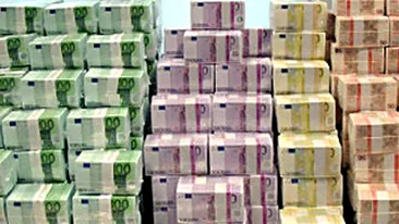 Doi barbati au dat spaga 12.000 de euro unei femei pentru a ii angaja intr-o institutie publica, dar s-au ales cu nimic!