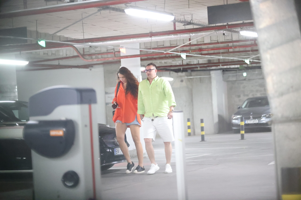 Tudor Aposteanu și Stan Mihaela, în parcare la Mall Băneasa / Sursă foto: CANCAN.RO