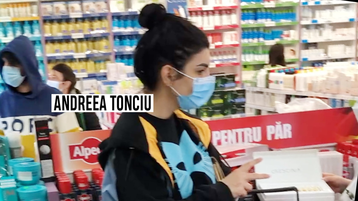 Andreea Tonciu a mers la farmacie cu fetița ei, Rebecca