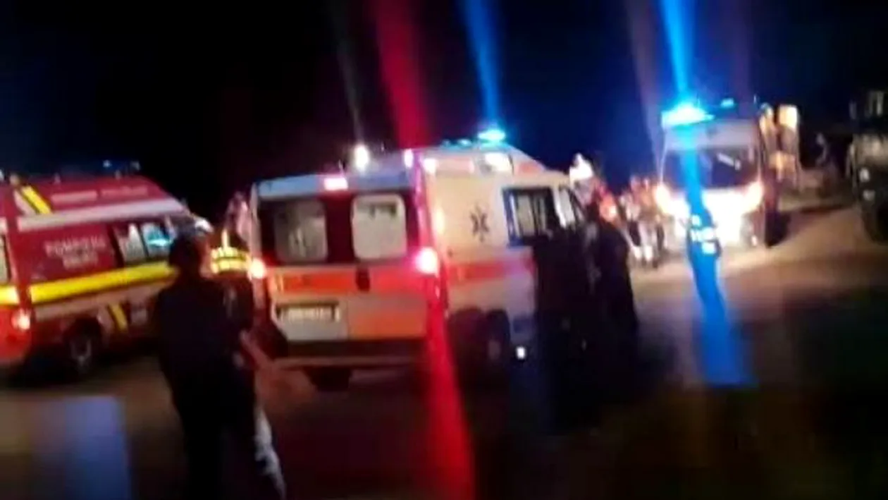 Accident grav în Botoșani! O maşină în care se aflau patru persoane s-a prăbuşit de pe un pod