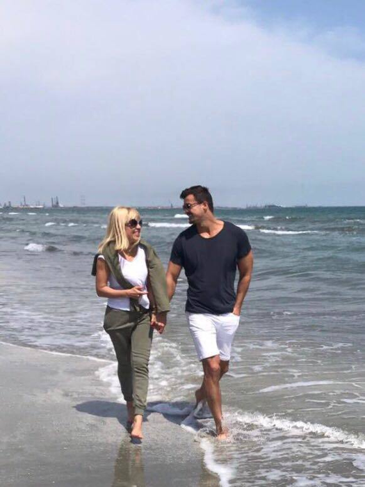 Elena Udrea, mai fericită ca niciodată alături de iubitul ei! În ce loc exotic şi-au petrecut Revelionul