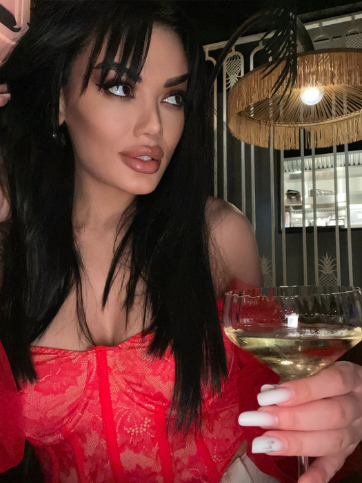Olga Barcari este de o frumusețe răpitoare
