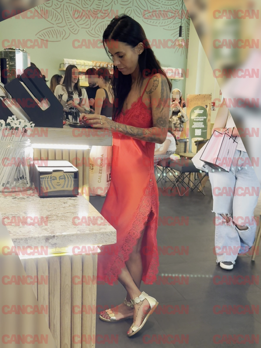 Livia Eftimie la coadă la Starbucks