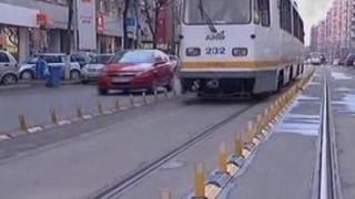 VIDEO Noile separatoare de trafic pe de Calea Mosilor ii infurie pe soferi