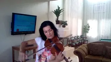 N-ai mai auzit-o cântând aşa pasional! Vezi un VIDEO de colecţie cu Silvia Lăuneanu cântând cea mai celebră baladă românească!