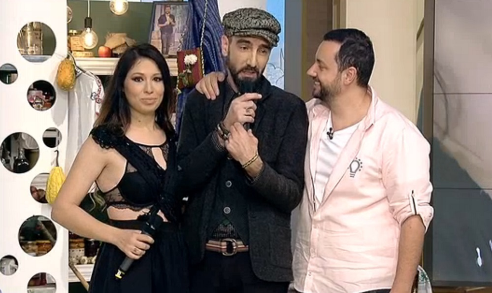 Cristina Bălan, prima piesă după ce a revenit în muzică. Nu are corp de model, dar a îmbrăcat o rochie decupată şi transparentă: „Am zis că vom fi împreună şi la greu”
