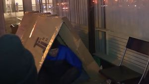 Suferința lui Ilie, românul care doarme pe străzile din Germania. Oamenii i-au găsit rudele din Botoșani
