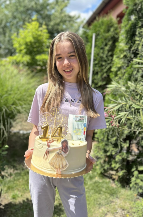 Iasmina, adolescenta de 15 ani care s-a electrocutat în baie, a murit. Familia e devastată de durere: ”Îți mulțumim că ne-ai dat șansa să te avem ca fiică!”