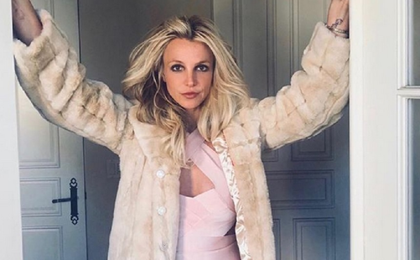 A făcut furori într-un costum minuscul! Ce a lăsat la vedere Britney Spears care în ultimii ani s-a luptat cu kilogramele în plus