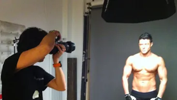 Victor Slav le-a pregatit un cadou fanelor: o sedinta foto dezbracat!