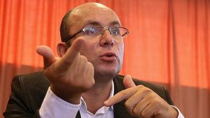 Cozmin Guşă: "Singurul care ar avea datoria să participe mitingul diasporei este Klaus Iohannis!"