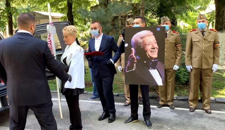 Sicriul cu trupul lui Ion Dichiseanu a ajuns la Cimitirul Bellu