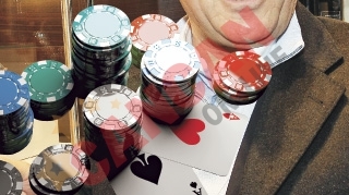 Giovani a lasat 200 de milioane in joaca la Poker Texas Holdem