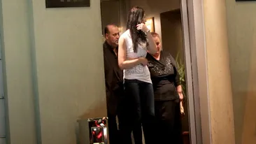 Cumnata lui Pepe a petrecut o seara fierbinte cu unul din membrii tarafului Cleante. Au luat o camera la hotel!