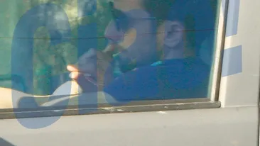 A crezut ca nu il vede nimeni si a indraznit sa faca asta la semafor! Dani Otil, fotografiat in cea mai rusinoasa ipostaza!