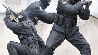 Razie la Mangalia! Mascatii au dat iama in casele interlopilor! 17 persoane sunt banuite de infractiuni grave!