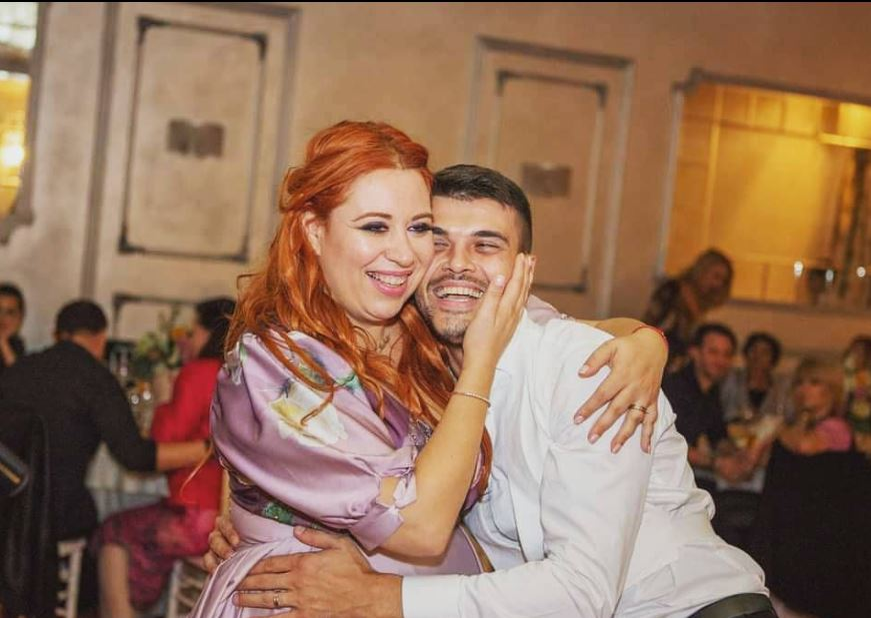 Speră Oana Roman la o împăcare cu Marius Elisei? Gesturile vedetei o dau de gol