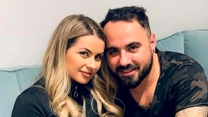 Emi de la Noaptea Târziu s-a căsătorit. Imaginile zilei cu rochia de mireasă a Mădălinei