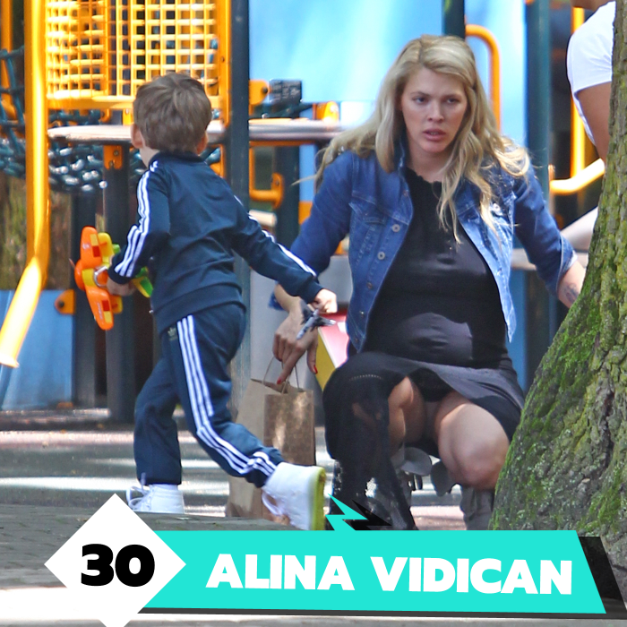 TOP 50 – Gafe vestimentare ale vedetelor din România. Și-au arătat intimitățile din greșeală