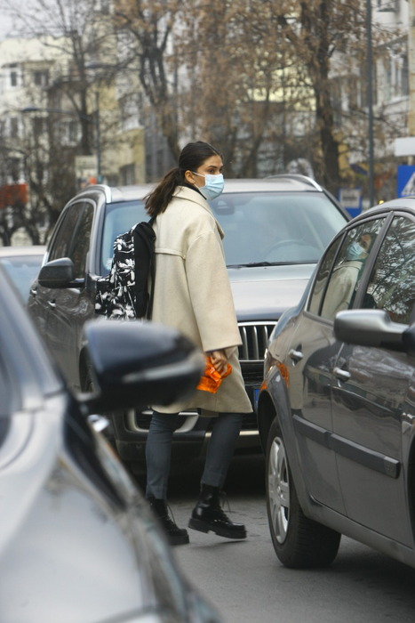 Alina Pușcaș, în timp ce traversa strada după ce a fost la farmacie
