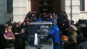 “Regina muzicii indiene” a fost inmormantata. Rudele Naarghitei, suparate ca nici un actor sau cantaret nu a venit la funeralii