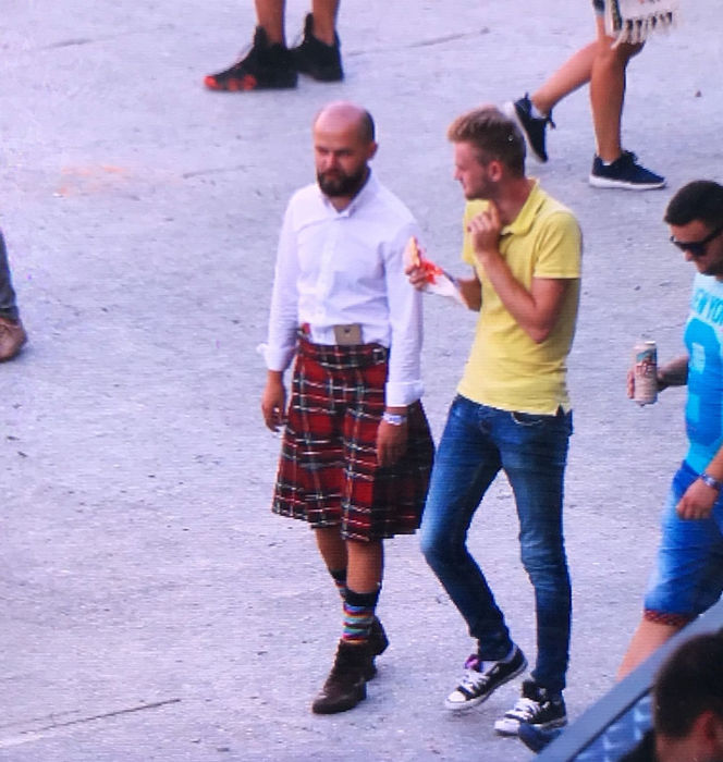 Gina Pistol, cu vânătăi pe corp la Untold. Iubita lui Smiley s-a pozat cu un bărbat care purta kilt