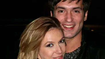 VIDEO Adela Popescu a avut primul concert cu DJ Project la Iasi! Vezi cine a asteptat-o in culise de Revelion!