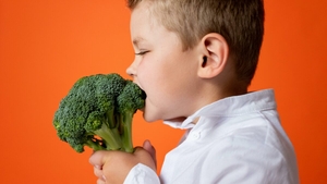 Știai că a existat gumă de mestecat cu gust de broccoli? Află cine a creat-o și ce succes a avut