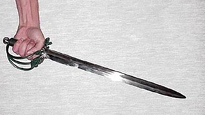 Si-a atacat tatal de 69 de ani cu o sabie samurai