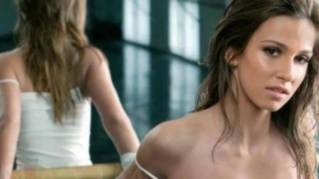 Dana Rogoz, o gravida trendy! Desi e insarcinata, artista se imbraca in tinute la moda