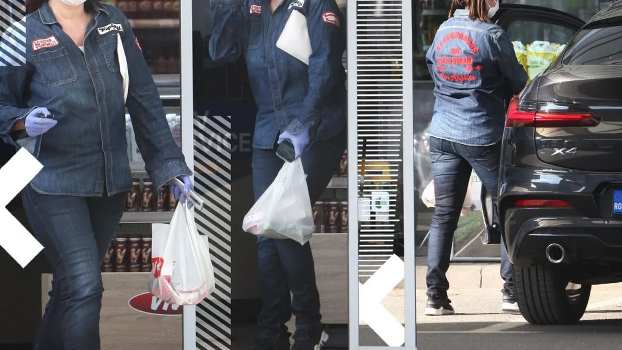 Andreea Marin a ieșit incognito la cumpărături. Din “recuzită” n-au lipsit masca, mănușile și...