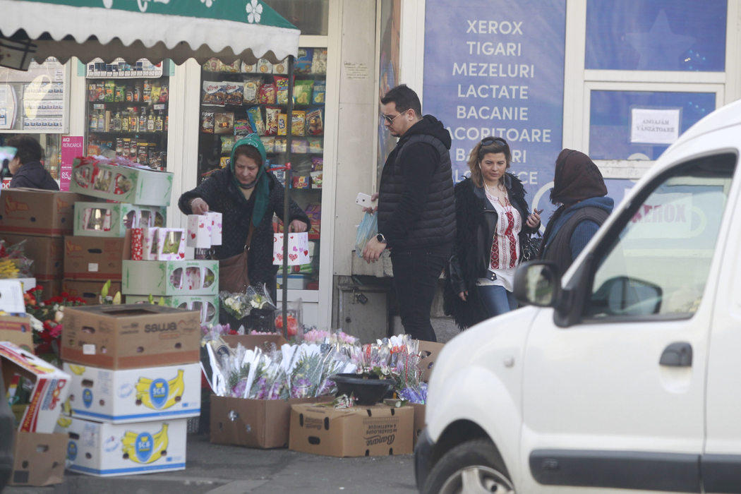 Bursucu' a cumpărat şi flori.
