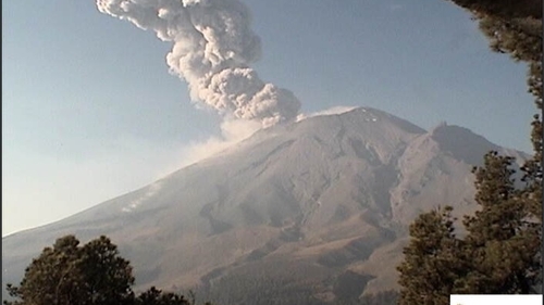 Clipe de panică în Mexic! 2 explozii s-au înregistrat în urma erupției vulcanului Popocatepetl