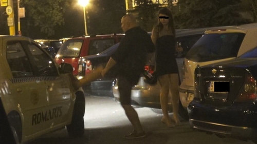O sa-si puna sortul in cap de rusine! Nervos ca l-a "atins" un taxi, Scarlatescu a izbucnit nervos! Vezi de ce-a fost in stare!