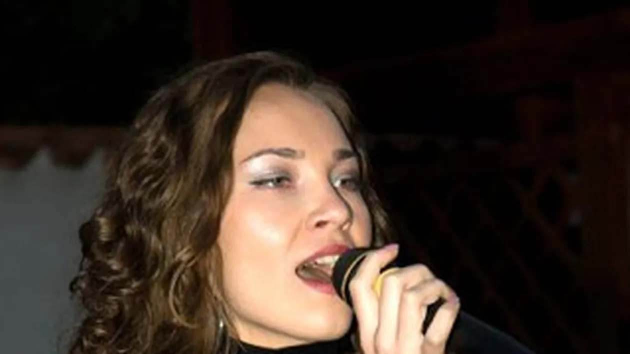 Kamelia a castigat primii bani la 14 ani, dupa ce a cantat cu fratele ei, George Hora! Facem muzica impreuna din 2000 si compunem piese