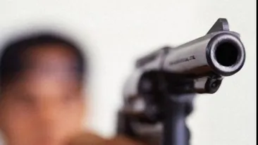 Jaf armat ca-n filme la o benzinărie din Cluj! Au furat peste 60.000 de lei după ce au ameninţat angajaţii cu pistoale de jucărie