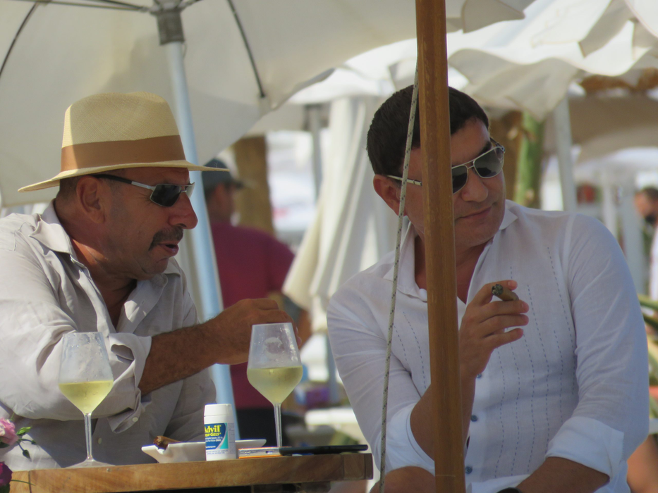 Cristi Borcea și Marian Alecu, șpriț corect pe plajă la Mamaia