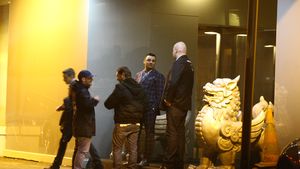 Ziua trist, noaptea vesel. Dupa ce a picat la Eurovision, Liviu Guta si-a inecat amarul in club, cu Pepe, pana la 5 dimineata