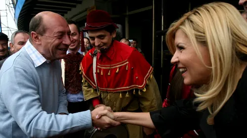 Prima fila a unei telenovele la varf! Imaginile care dovedesc legatura mai mult decat intima dintre Udrea si Basescu!